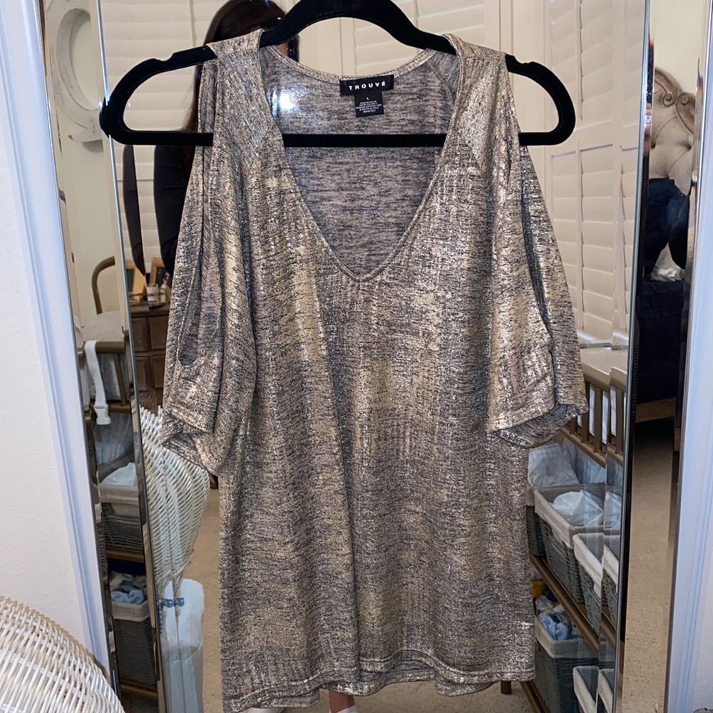 Gold Blouse - Picture 2 of 3